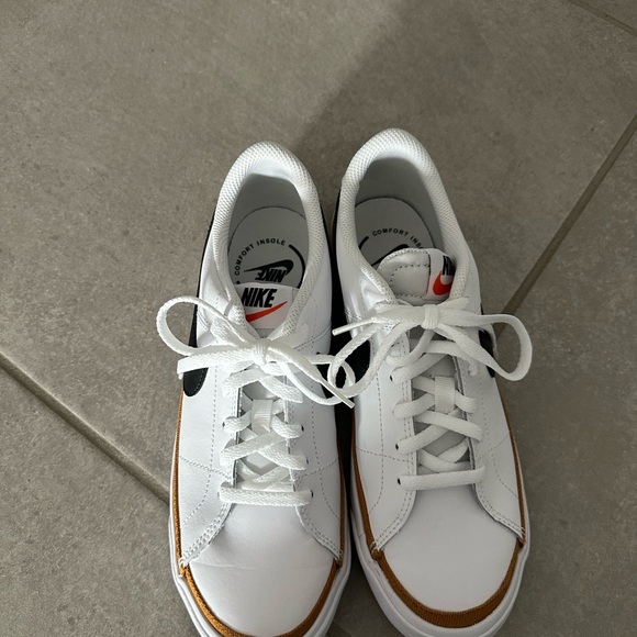 Nike Court Legacy — 6Y, or women’s 7.5 - Picture 6 of 8